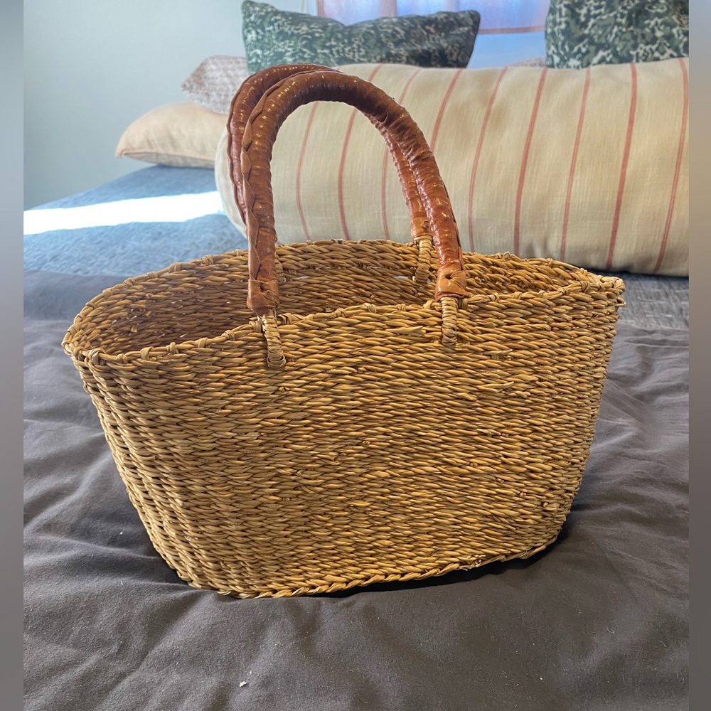 Adorable straw and leather basket bag
